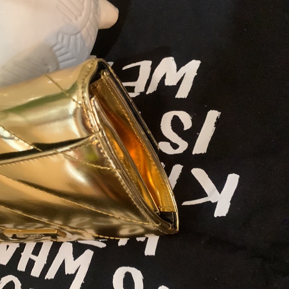 - Kurt Geiger London SoHo Leather Chain Wallet
Kurt Geiger London - Picture 14 of 17